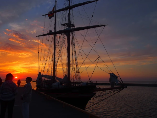 Sailing ship